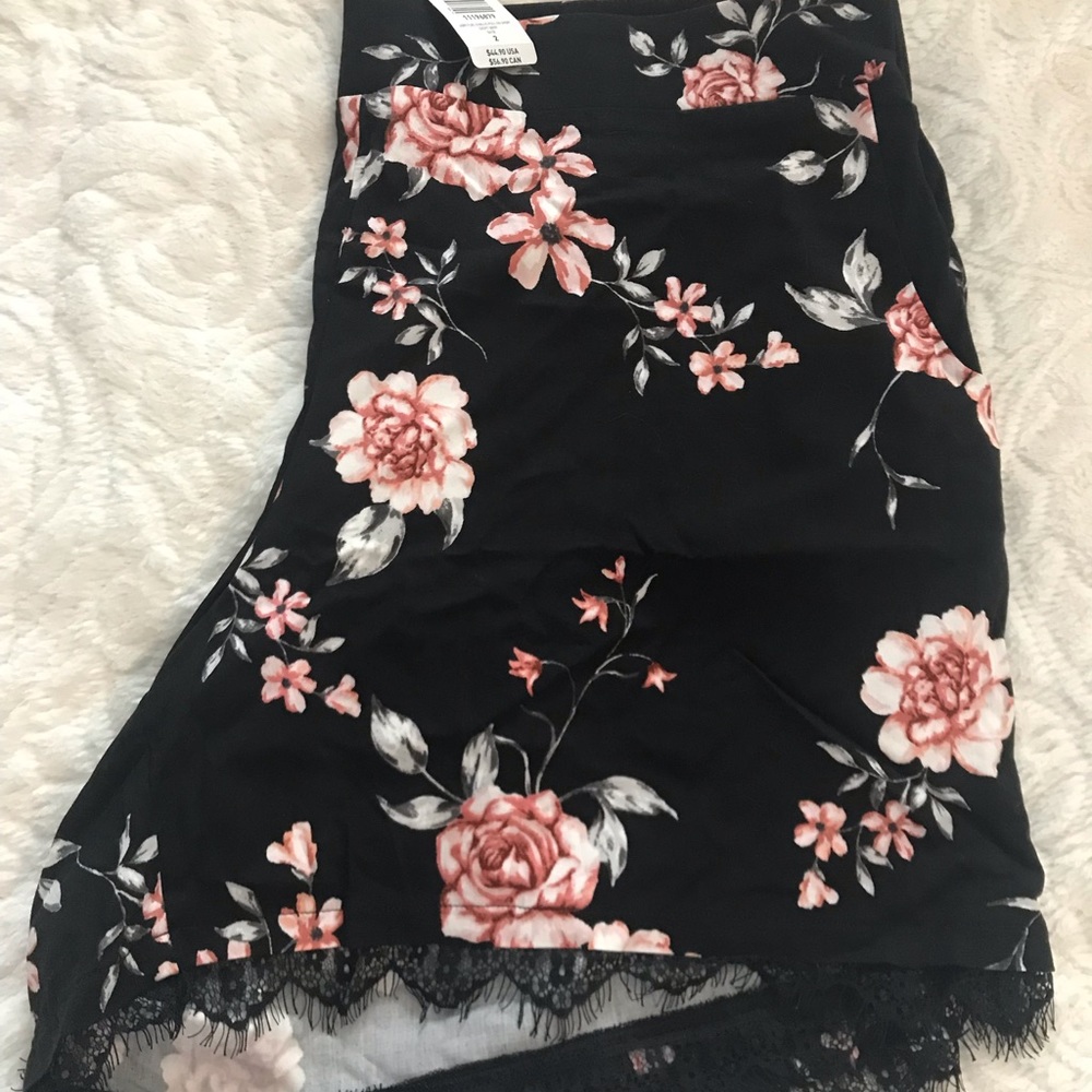Torrid black floral shorts NWT